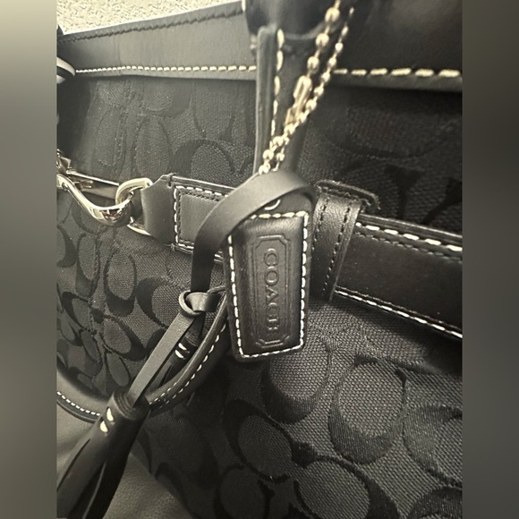 Authentic COACH Hampton Signature black tote - Picture 2 of 6